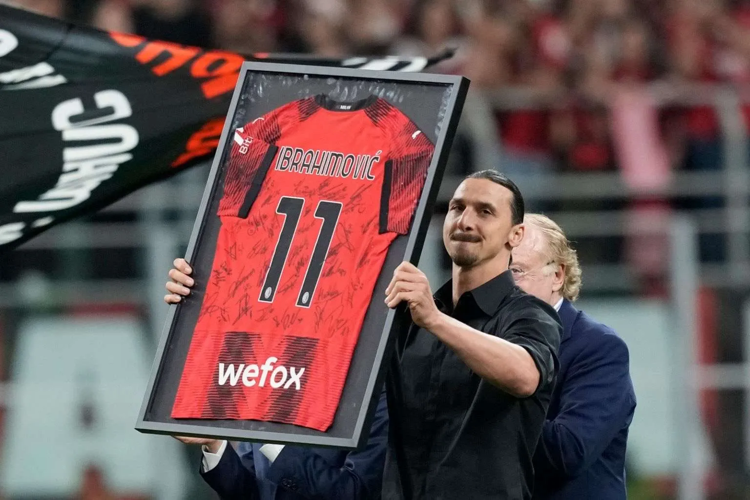FOTO/ “San Siro” shpërthen në lot për IBRËN