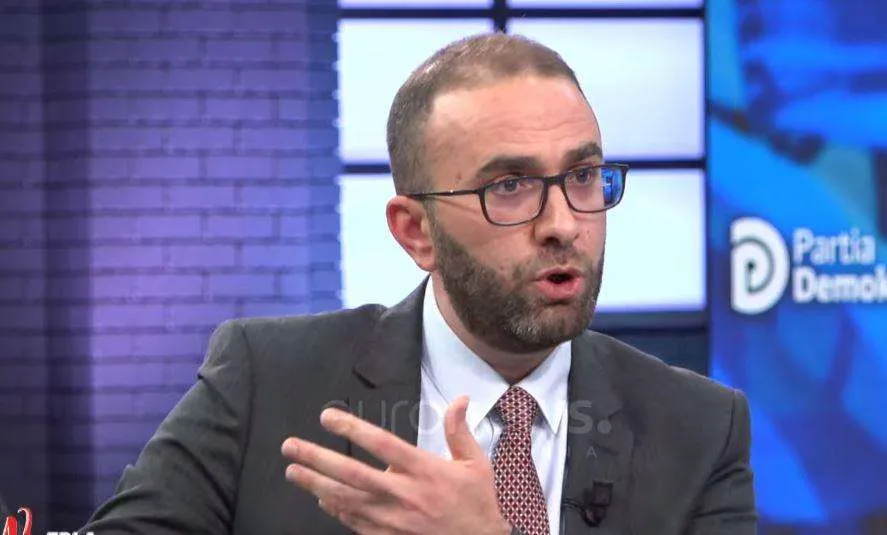 Gazment Bardhi: Dënoj dhunën verbale ndaj deputetëve! Sjellje prej grupi paramilitar