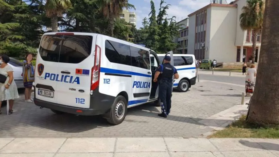 Durrës/ Vëllezërit e godasin me çekiç  biznesmenin dhe i dëmtojnë lokalin