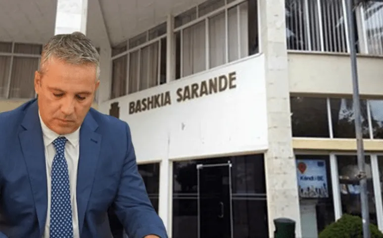 Adrian Gurma mbylli mandatin me vjedhje, firmosi në shkelje të ligjit tenderin e broshurave të promocionit