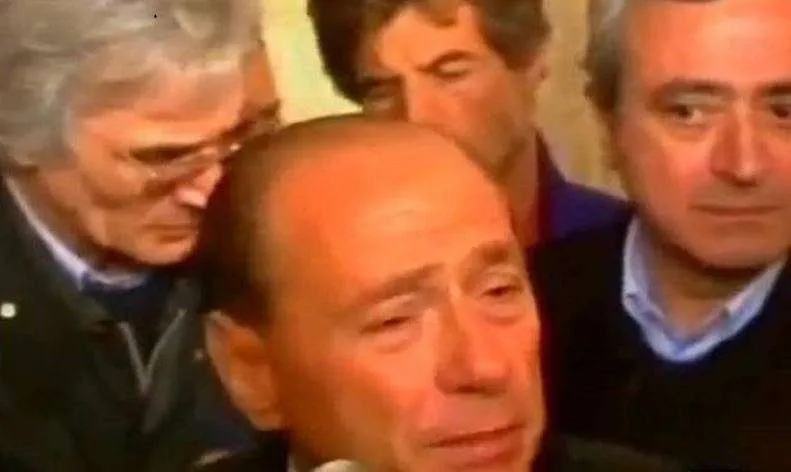 Video/  Berlusconi qante për emigrantët shqiptarë që u mbytën në Otranto