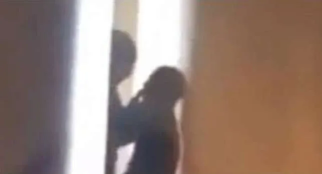 VIDEO/ Mësuesi puth me dhunë në buzë nxënësen e klasës së shtatë