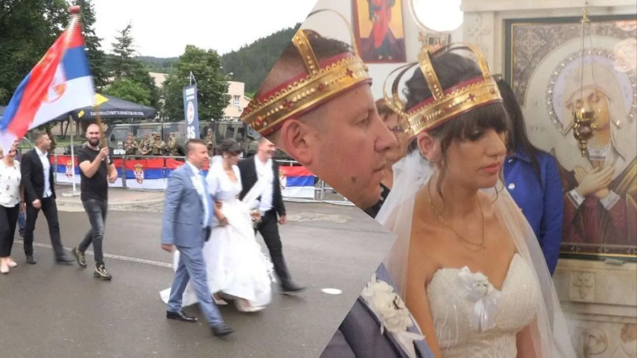 Serbi martohet me durrsaken në veri të Kosovës dhe kalojnë para protestuesve