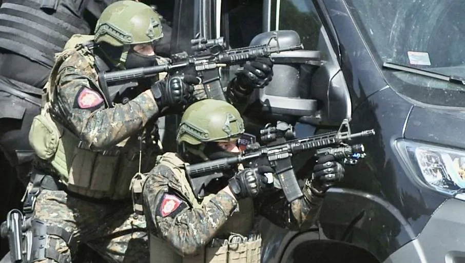 Policia serbe kap 3 efektivë të forcave speciale të Kosovës në territorin e Serbisë: Raporti i Novosti.rs