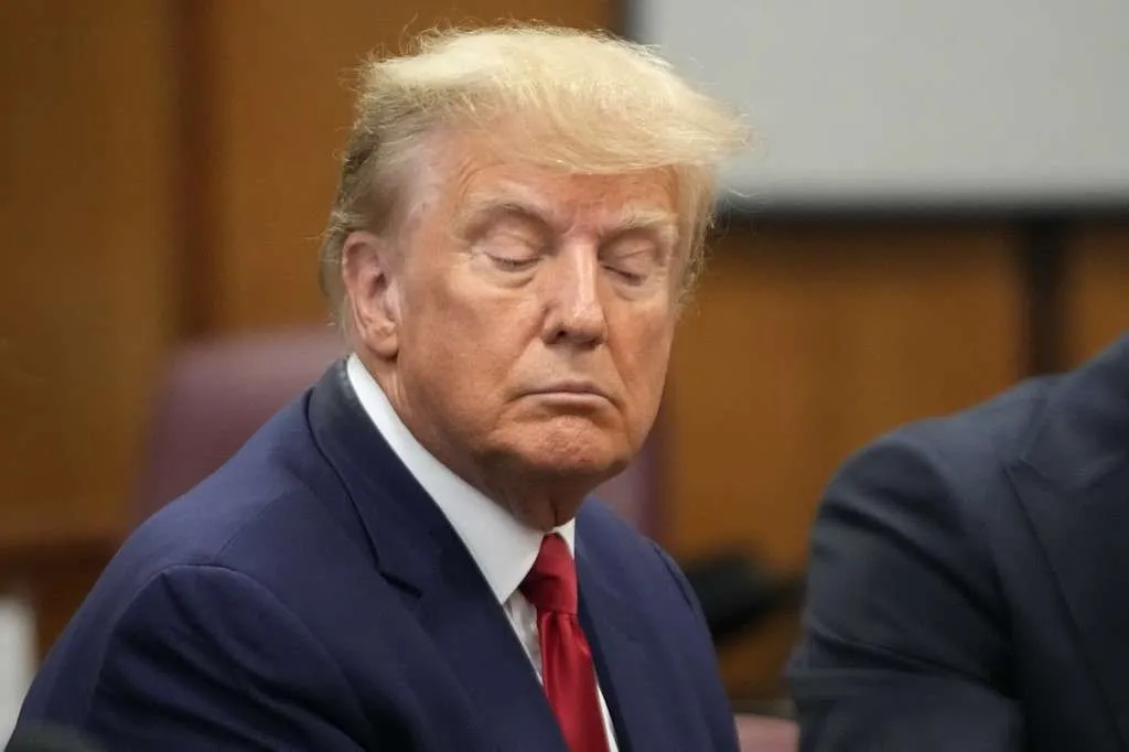 Trump deklaron pafajësinë pas akuzave të rënda – Qëndrim sfidues në sallën gjyqësore