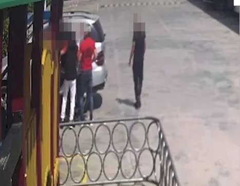 Arrestohen tre shtetas pas rrëmbimit dhe dhunimit të një 22-vjeçari në Durrës