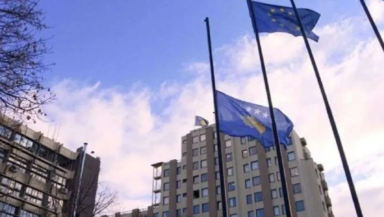 Ministria e Jashtme e Kosovës thirrje emigrantëve që të kthehen në atdhe mos kaloni nëpër Serbi