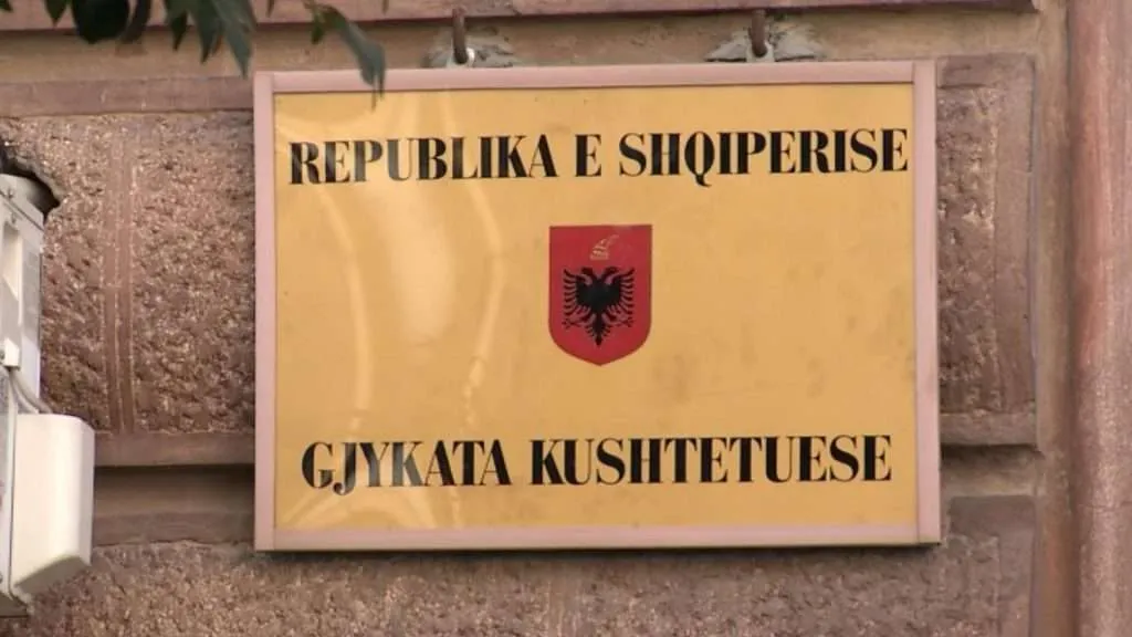Skandali/ Kushtetuesja rreshtohet me qeverinë për konfiskimin e pronave me VKM.