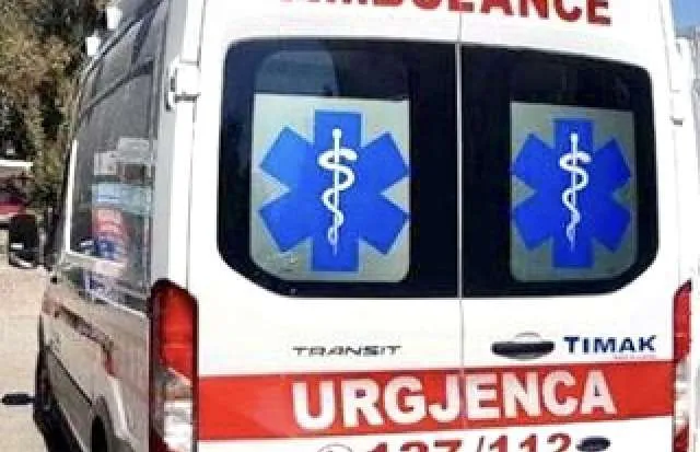 Tiranë/ Kamioni shtyp burrin që po ecte me biçikletë, vdes 58-vjeçari në spital