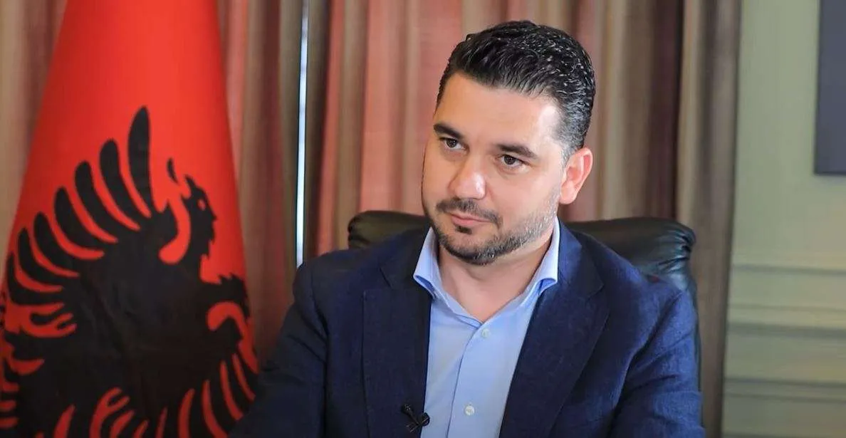 Rrëfimi i Fisnik Qosjes: Do i shtri dorën çdo profesionisti në Kavajë