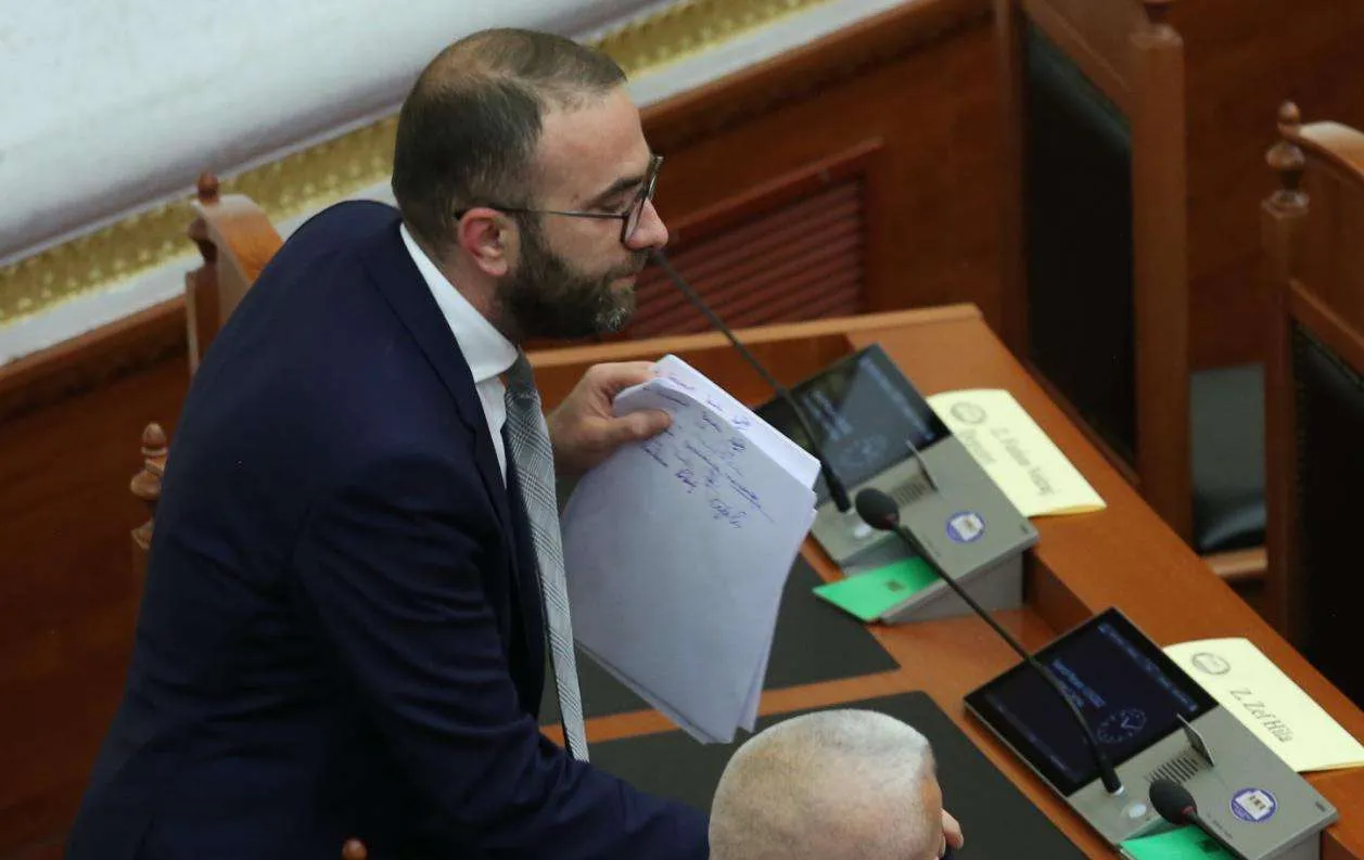 Një ditë para mbledhjes së Këshillit Kombëtar, Gazment Bardhi njofton deputetët për një mbledhje