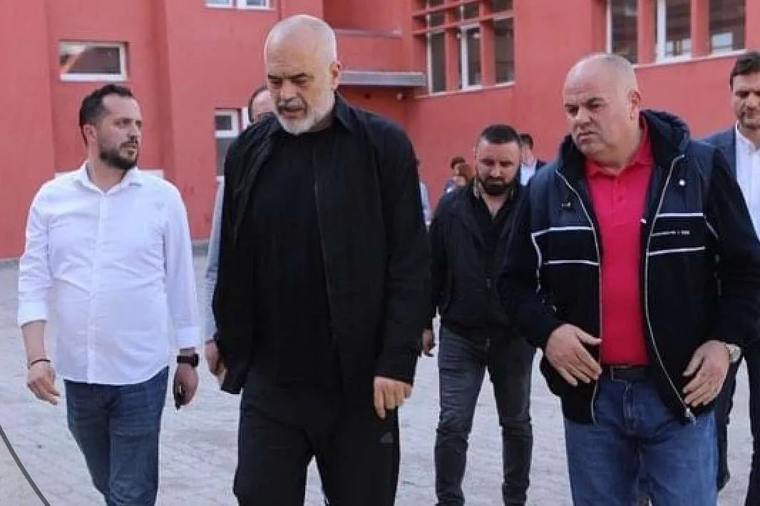 Si hyri Safet Gjici në politikë, dy kompanitë e tij përfituan mbi 100 mln euro tendera