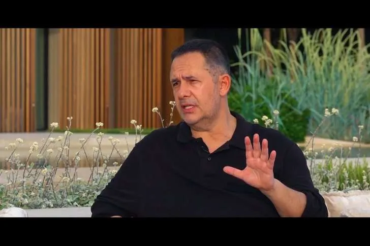 Samir Mane : Punoj rreth 12 orë në ditë dhe në 95% të rasteve drekën e konsumoj në zyrë.