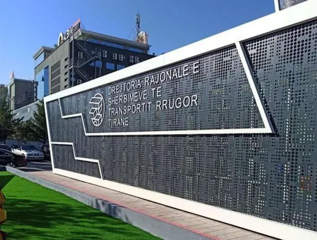 Tiranë/ DPSHTRR pezullon 13 autoshkolla për  parregullsi