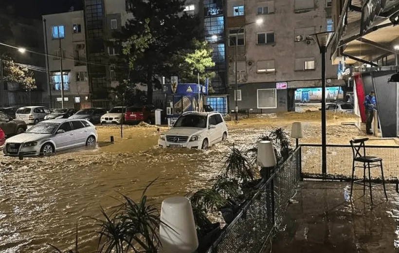Kosovë/ Përmbytjet i morën jetën djalit 5-vjeçar, viktimë edhe nëna e vogëlushit