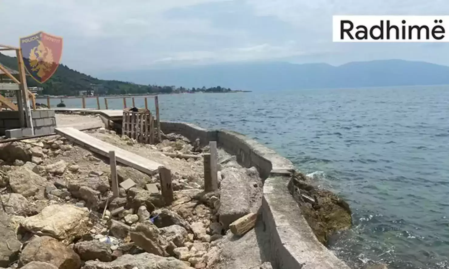 Ndërtoi pa leje në vijën bregdetare, arrestohet 46-vjeçari