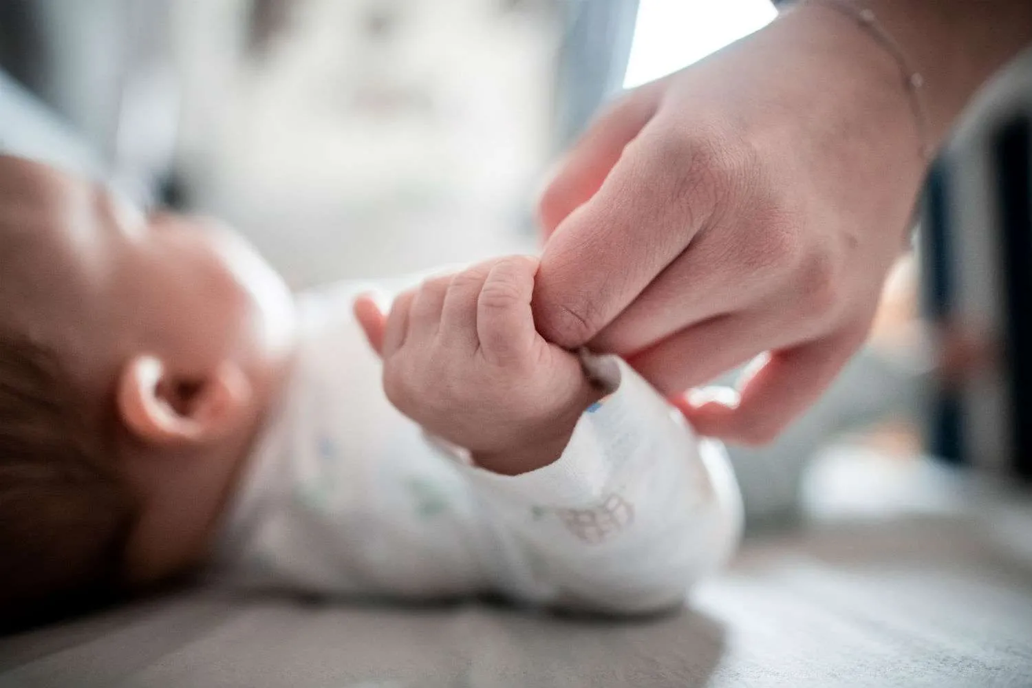 Në 5 vite lindën 105 mijë fëmijë shqiptarë nëpër botë