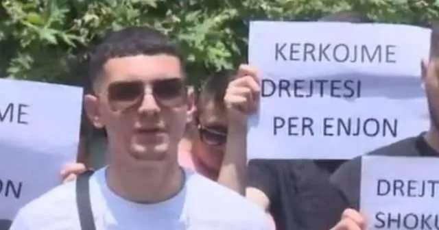 Shokët e Enjos që u  aksidentua për vdekje në zonën e Freskut, dalin në protestë