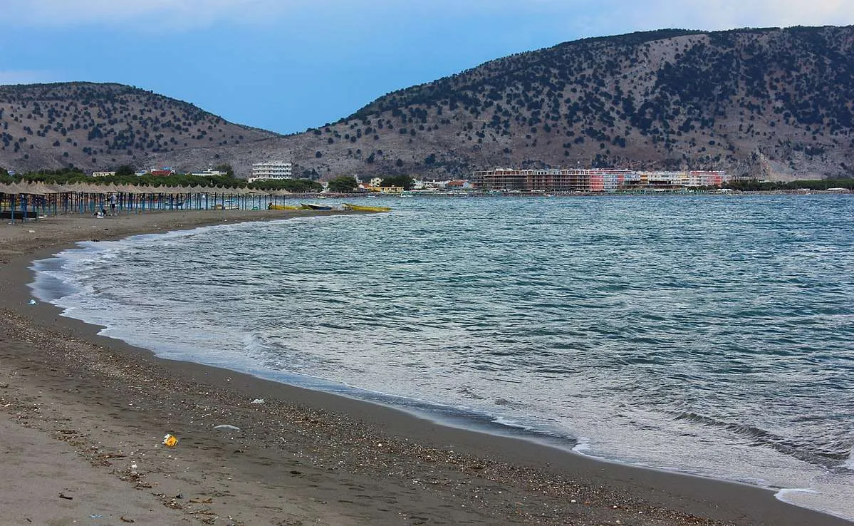 Velipojë/ Një i moshuar humb jetën duke notuar në det