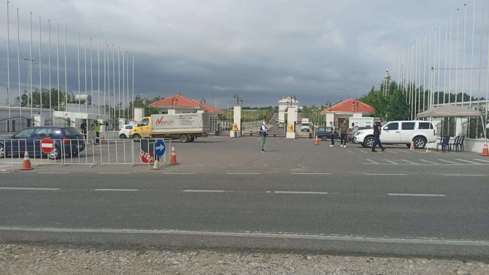 Policia rikthehet në Manzë, shtohen masat e sigurisë në kampin e Ashraf