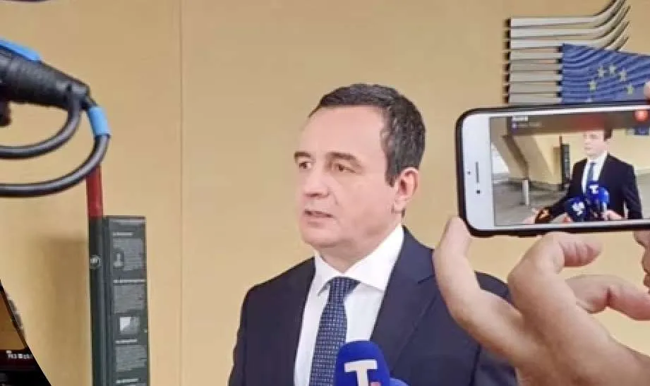 Kurti publikon tetë pika: Shtensionojnë situatën në Veri