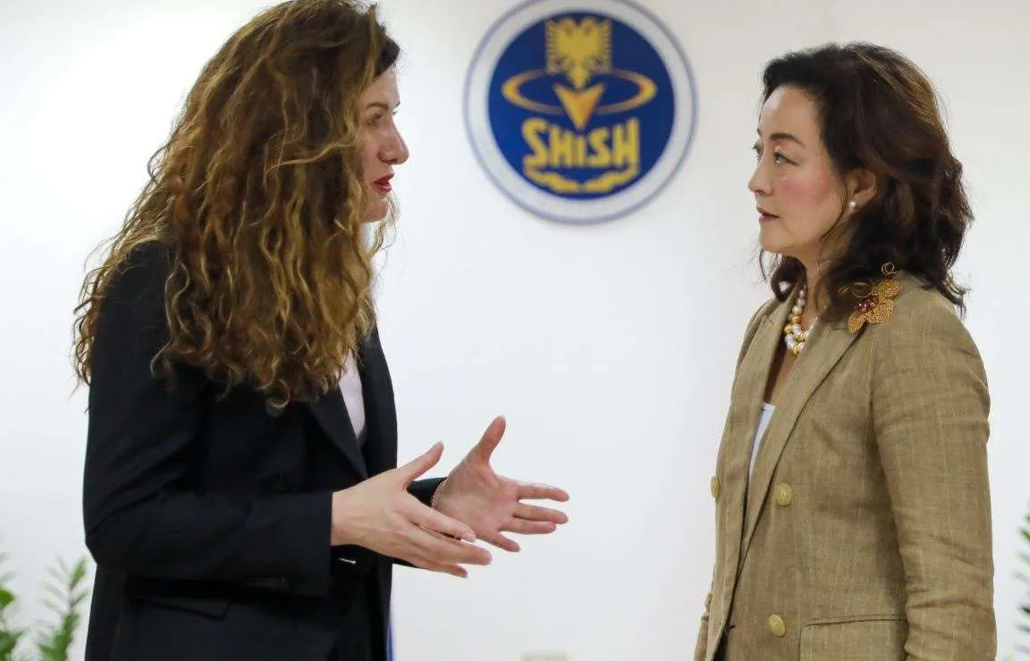 Takim i Rëndësishëm në Tiranë: Ambasadorja Yuri Kim dhe Drejtoresha e Shërbimit Informativ Shtetëror, Vlora Hyseni