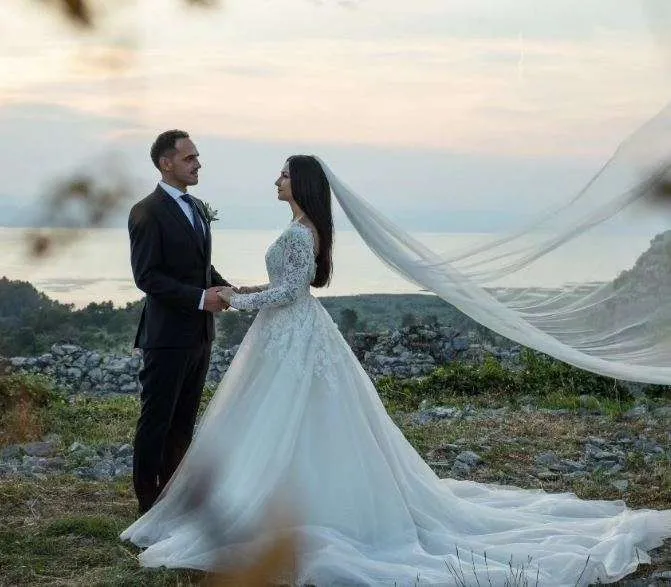 Martohet vajza e Jozefina Topallit: Familja, dhurata më e madhe!