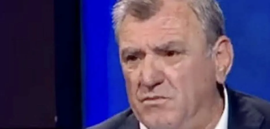 Agron Duka :  Ne politikanët lamë kokrrën e namit, 30 vite po një muhabet