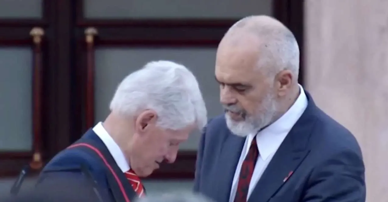 Bill Klinton me mesazh në Tiranë kundër Albin Kurtit: Tē ndalim  marrëzinë në veri të Kosovës!