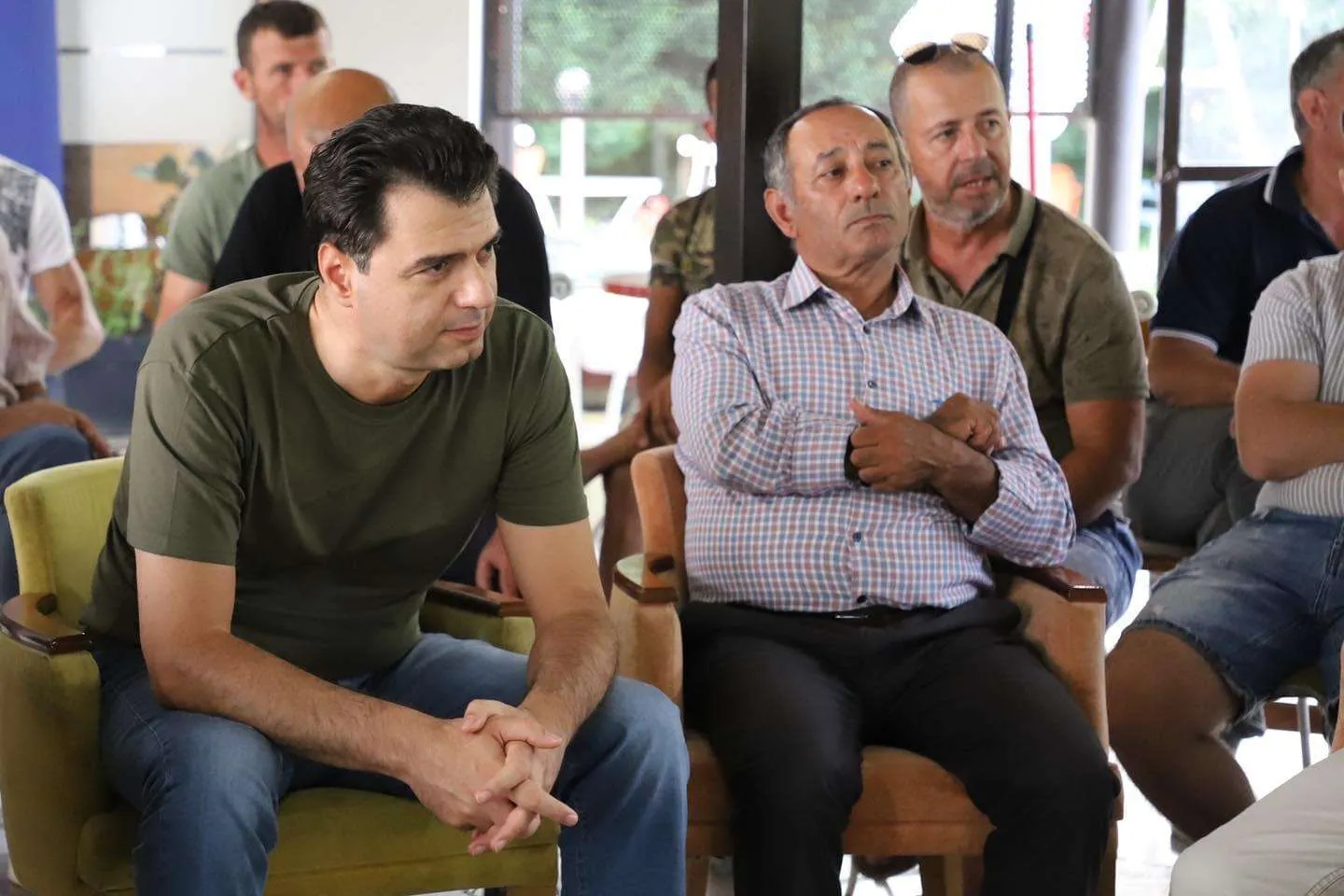 Basha vijon takimet me demokratët që e mbështesin