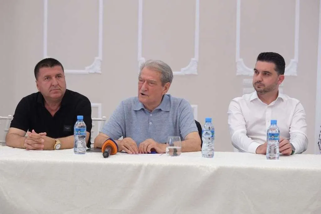 Berisha takime në Rrogozhinë: Të mbrojmë fitoren e zgjedhjeve të 14 majit në këtë Bashki