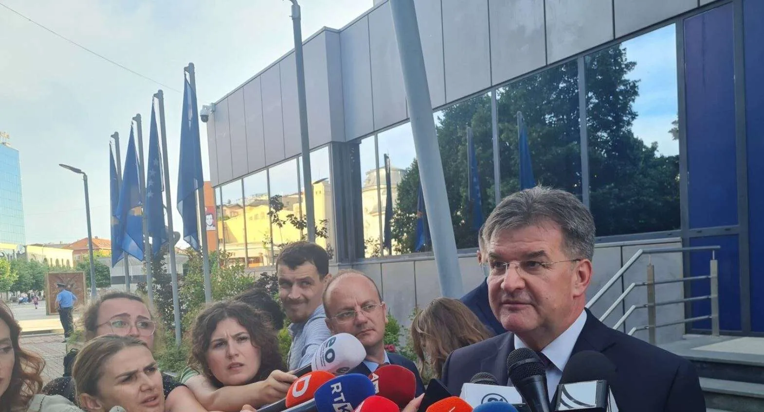 Lajçak nga Prishtina :  Mund të merren masa edhe ndaj Beogradit