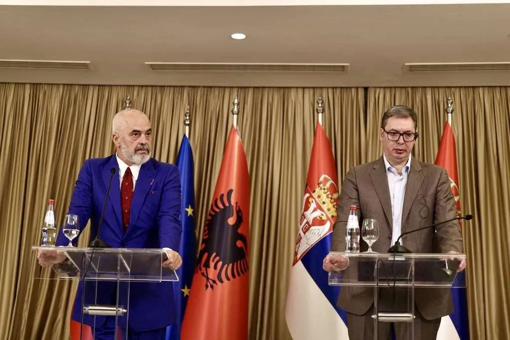 Si reagoi Vuçiç kur pyetet për  Kurtin: As ata që janë më afër tij nuk e di kur do e takojnë