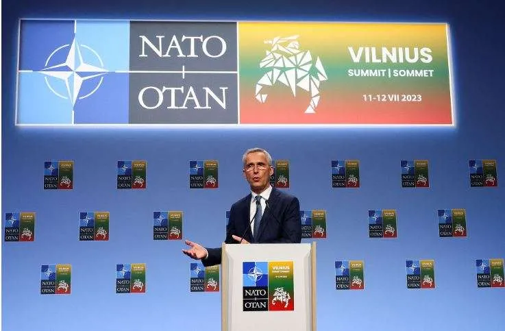 Sekretari i  i NATO-s,  Stoltenberg nga Lituania:  Jam i  gatshëm të takoj presidentin serb