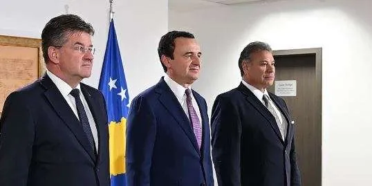 Kryeministri i Kosovës Albin Kurti pranon kushtet e Brukselit për shtensionimin në veri, por kërkon heqjen e sanksioneve të BE-së
