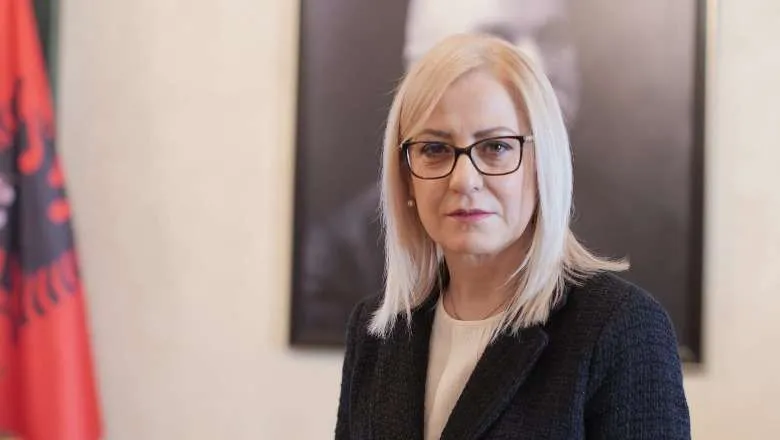 Kryeparlamentarja Lindita Nikolla sqaron procedurat për arrestimin e Arben Ahmetajt