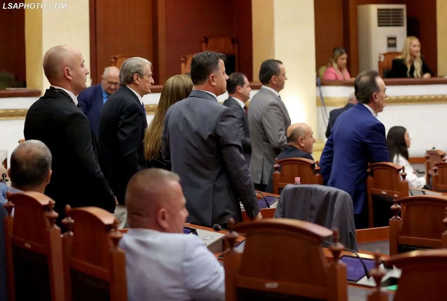 Deputetët e opozitës s’e lejojnë Celibashun, të marrë fjalën