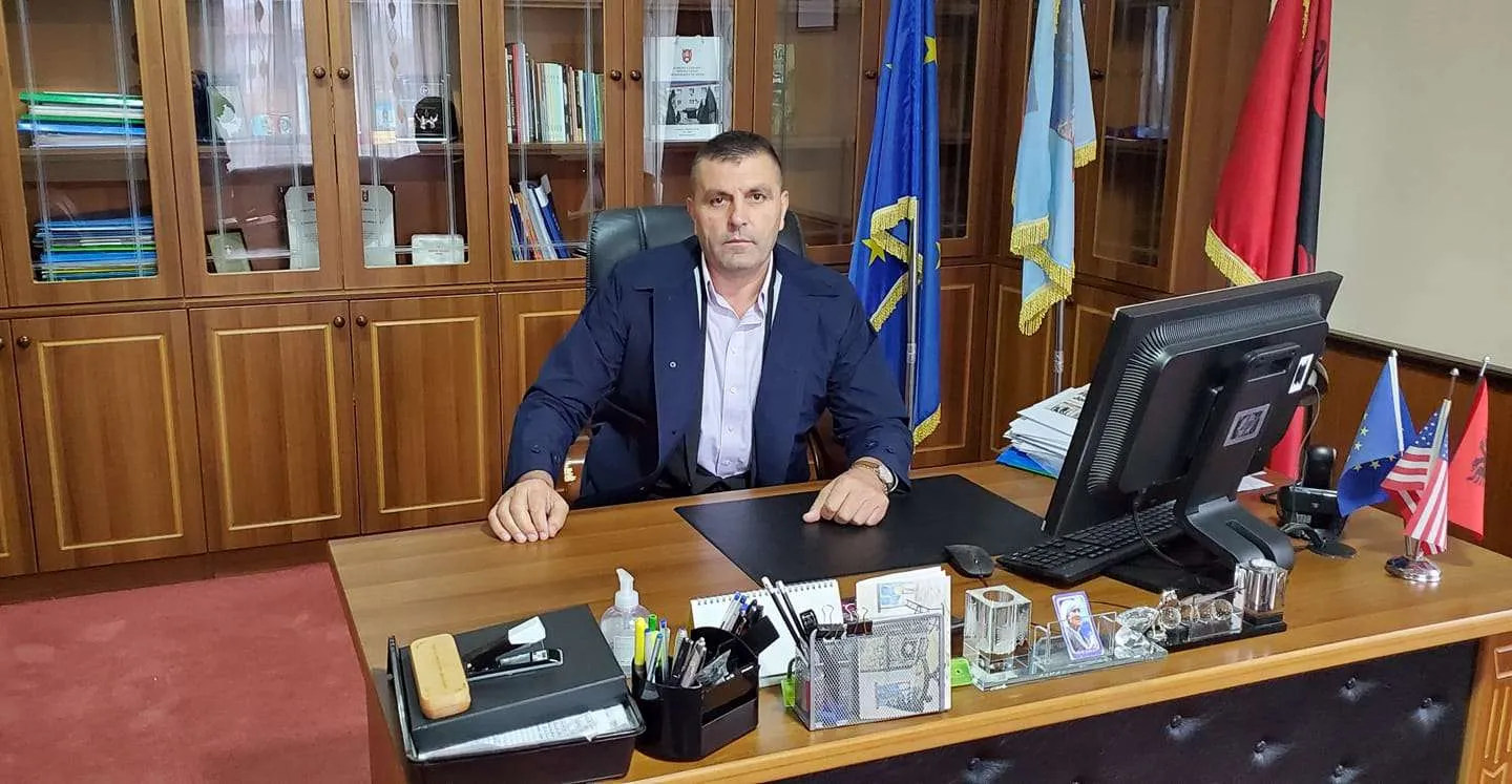 Si u vu në pranga ish-kryetari i Bashkisë së Fushë-Arrëzit!