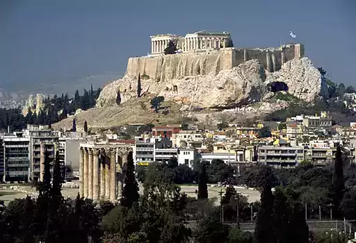 Vapa përvëluese detyron Greqinë të mbyllë Akropolin