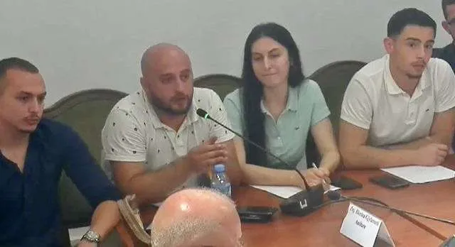 Studentët të revoltuar komisionin parlamentar: Nuk mund të na trajtoni si kavie eksperimentale!
