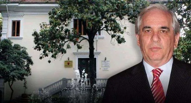 Po cipë a keni, një fije, vetëm një fije? Profesorë, akademikë, a çfarë dreqin jeni?