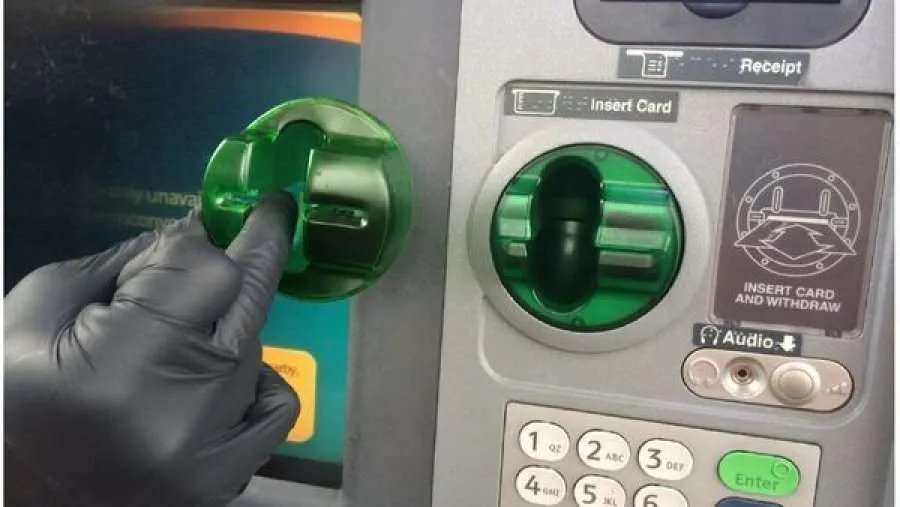 Përdornin karta bankare të klonuara dhe zhvatën 60 mijë euro, kapen 4 mashtruesit