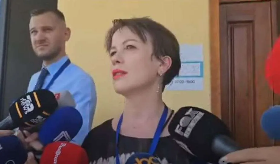 Nënkryetarja e KQZ flet nga Rrogozhina: Prani e personave të paautorizuar në QV, e kam sinjalizuar