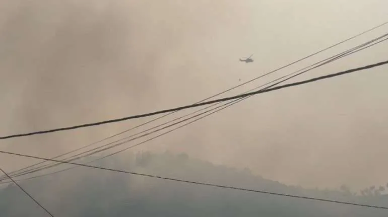 Zjarret në Fier,helikopteri ‘Cuagar’ i bashkohet forcave zjarrfikëse për shuarjen e vatrave