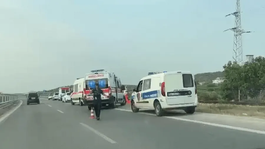 Automjeti bie në kanal në aksin Vlorë-Fier