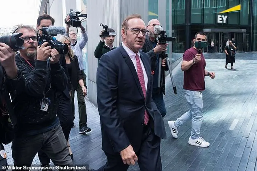 Kevin Spacey, shallet i pafajshëm për Akuzat e Ngacmimit Seksual të Katër Burrave