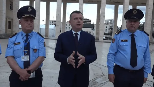 “Dua të më konsideroni si mikun tuaj”/ Balla takon efektivët e policisë rrugore