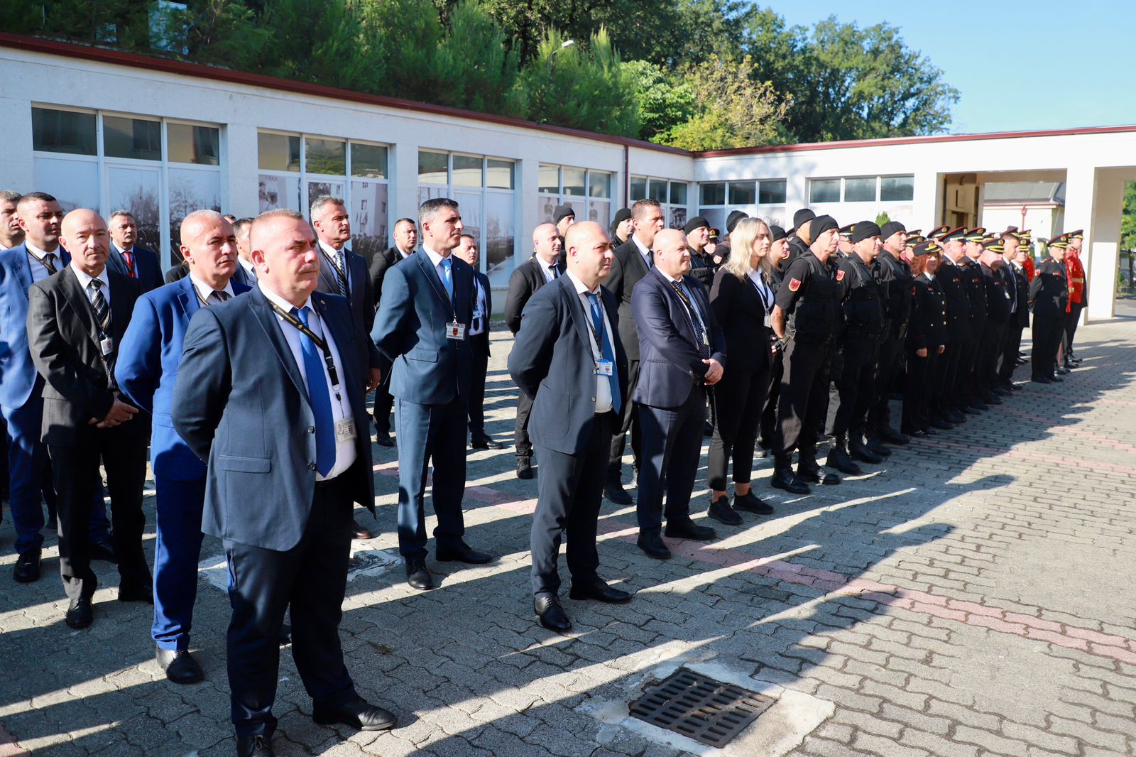Ministri Balla takohet me efektivët e Gardës pas incidentit që shkaktoi shoferi i Lindita Nikollës: Ky fenomen s’duhet të ndodhë kurrë
