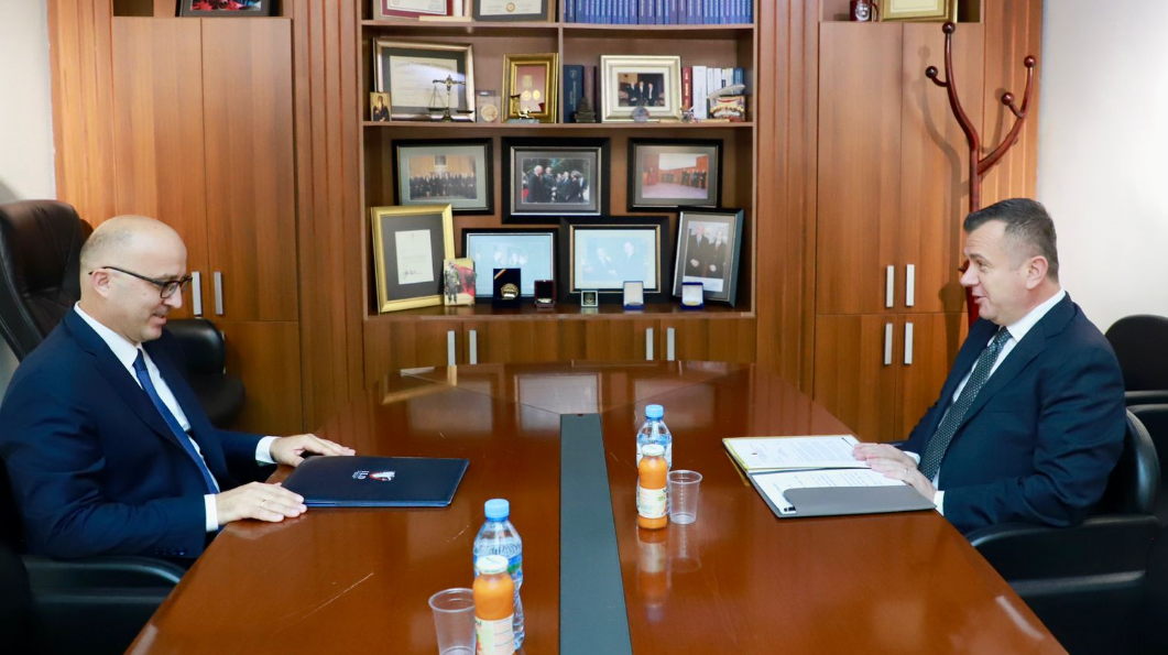 Ministri Balla takon inspektorin e Lartë të Drejtësisë: Ndëshkim çdo magjistrati që shkel ligjin