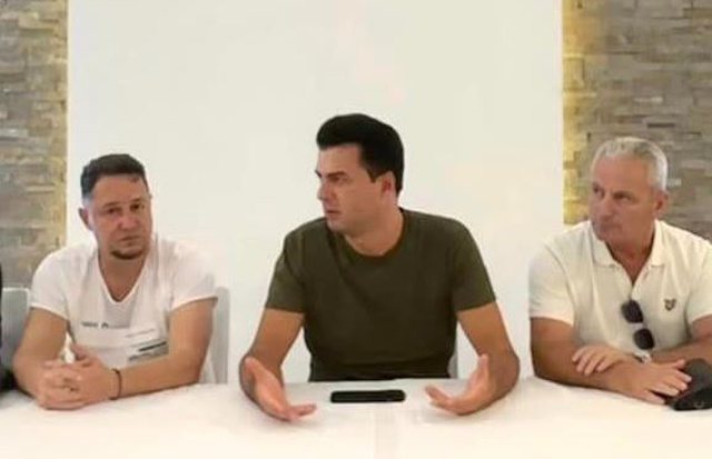 Basha vijon takimet me mbështetësit  e tij